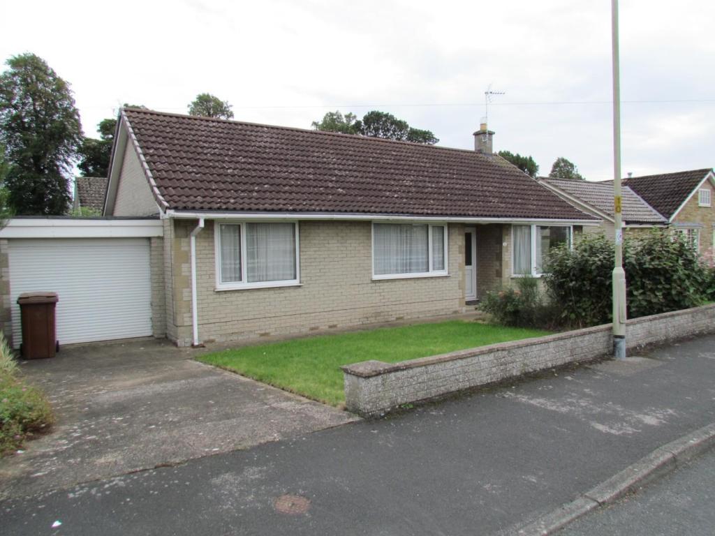 3 bedroom detached bungalow for sale in Rosamund Avenue, Pickering, YO18