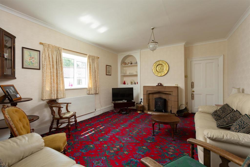 5 bedroom detached house for sale in Upper Carr Lane, Pickering, YO18