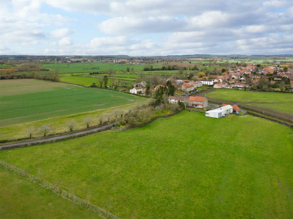 5 bedroom house for sale in Hungerhill Lane, Wombleton, York, YO62