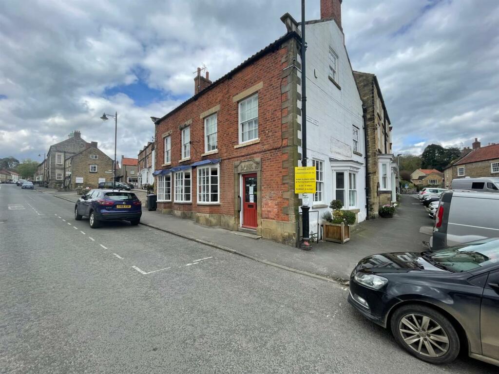 Commercial property for rent in Market Place, Kirkbymoorside, YO62