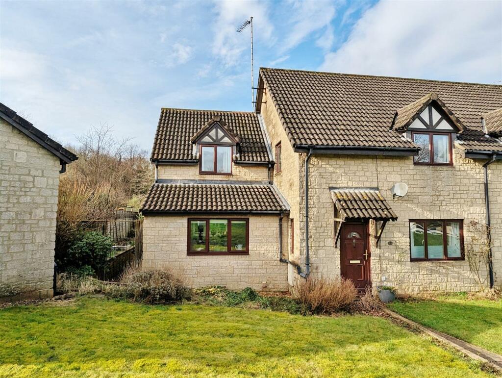 4 bedroom semidetached house for sale in Farleigh Rise, Monkton