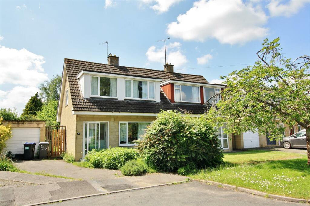 3 bedroom semidetached house for sale in Leigh Park Road, BradfordOn