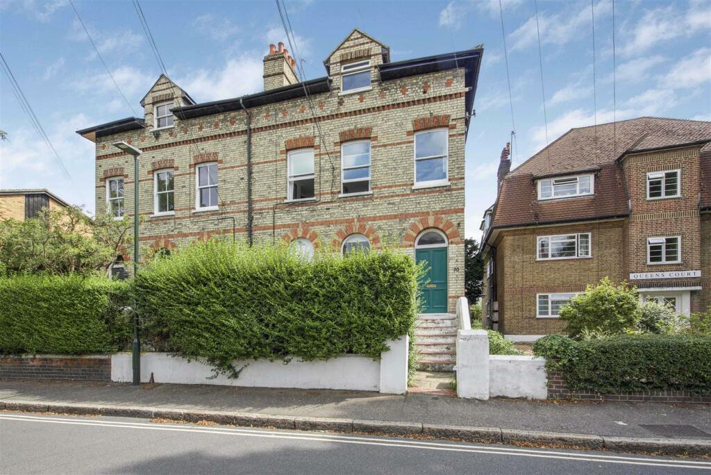 1 bedroom flat for sale in Queens Road, Twickenham, TW1