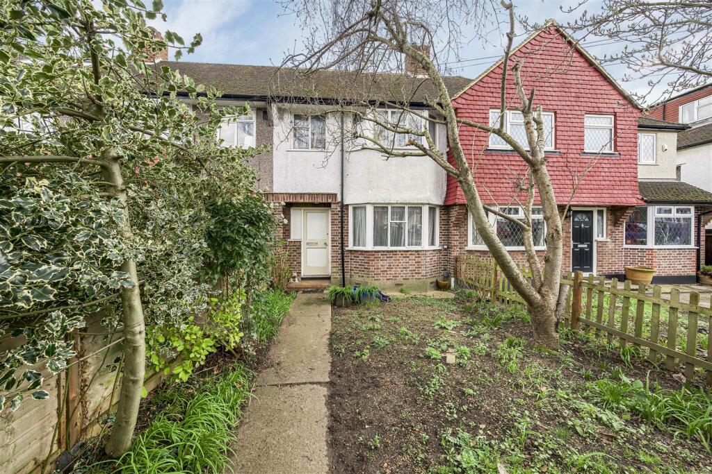 3 bedroom terraced house for sale in Lincoln Avenue, Twickenham, TW2