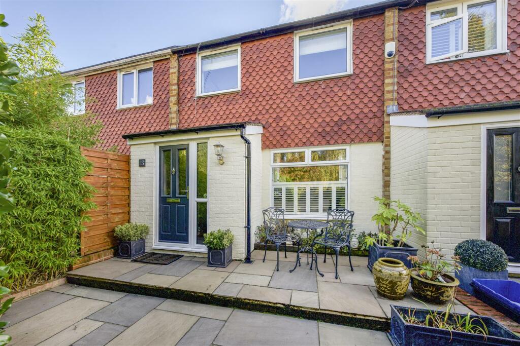 3 bedroom terraced house for sale in Campbell Close, Twickenham, TW2