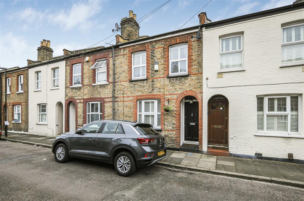 2 bedroom house for sale in Hamilton Road, Twickenham, TW2
