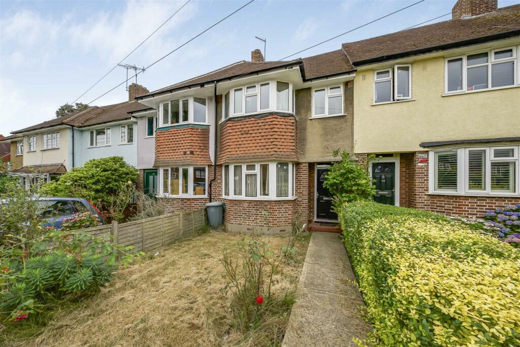 3 bedroom terraced house for sale in Meadway, Twickenham, TW2