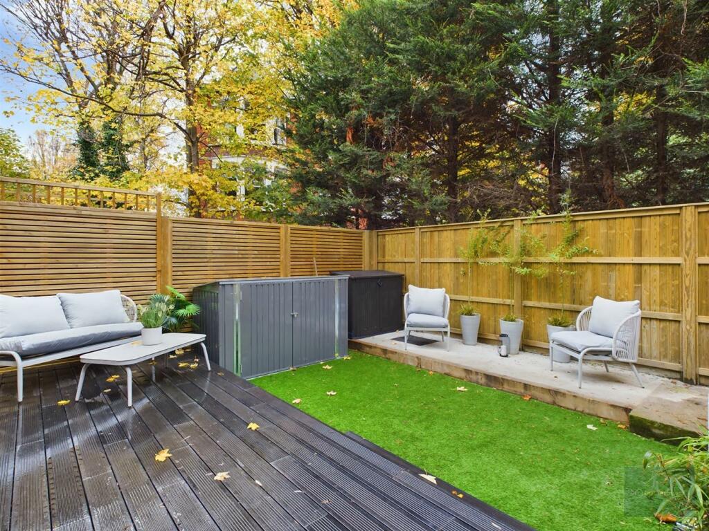 2 bedroom apartment for sale in Richmond Road, East Twickenham, TW1