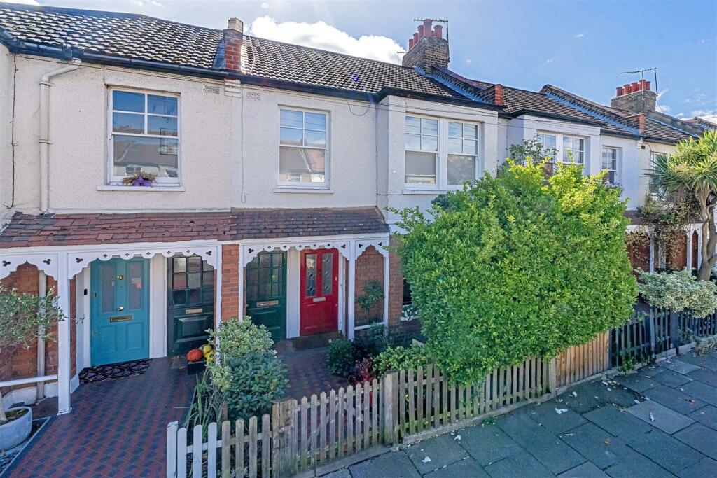 2 bedroom for sale in Godstone Road, St Margarets Village, TW1