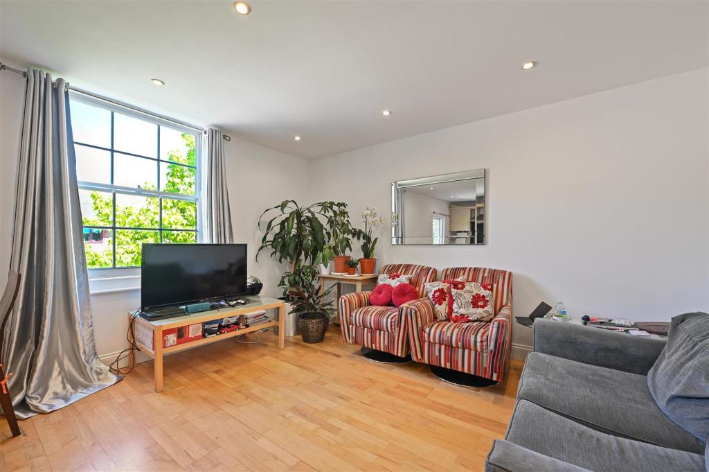 2 bedroom apartment for sale in Ferry Quays Courtyard, High Street