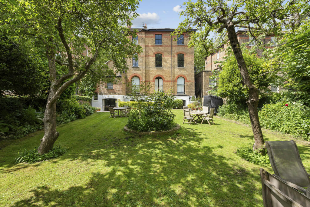 2 bedroom apartment for sale in Highbury New Park, London, N5