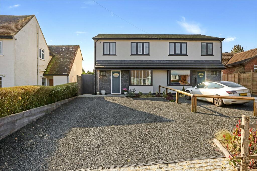 3 bedroom semidetached house for sale in Lower Weybourne Lane, Farnham