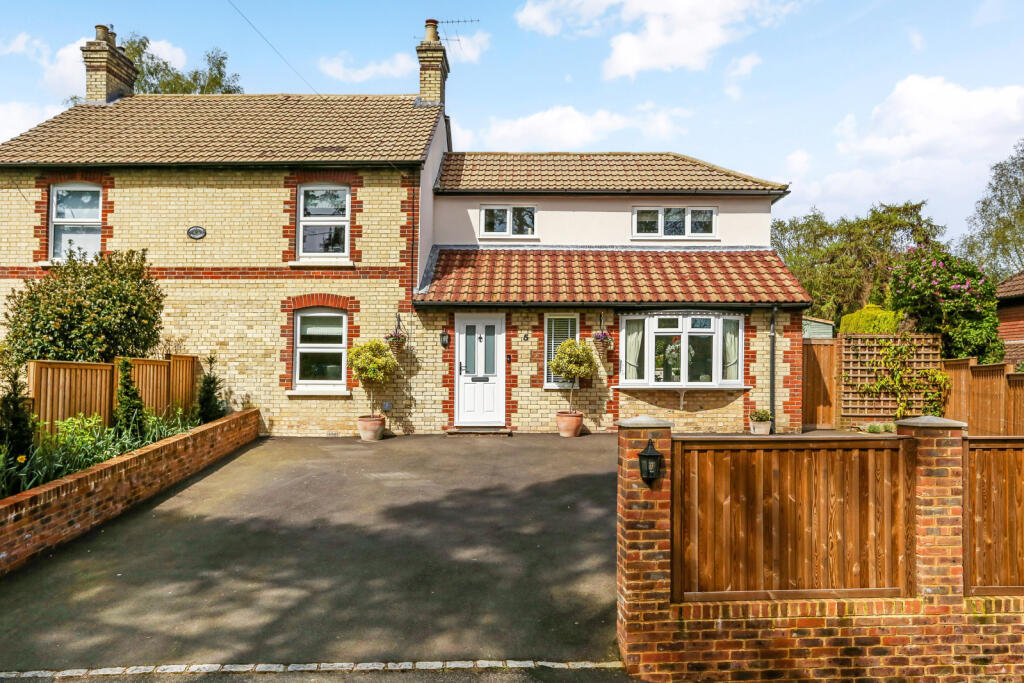 3 bedroom semidetached house for sale in Middle Bourne Lane, Lower