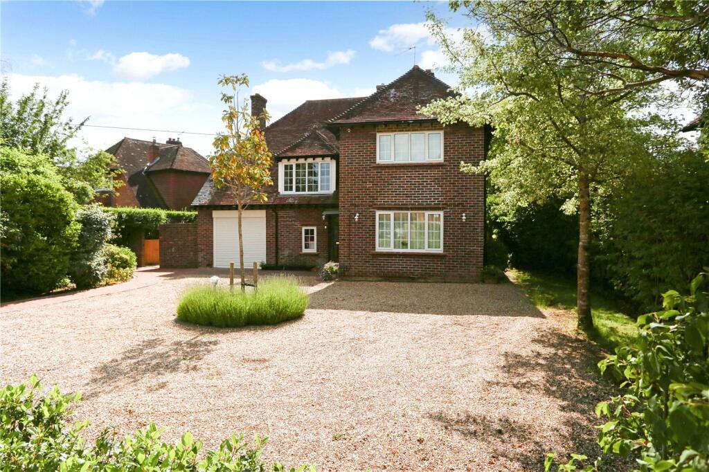 4 bedroom detached house for sale in Lynch Road, Farnham, Surrey, GU9