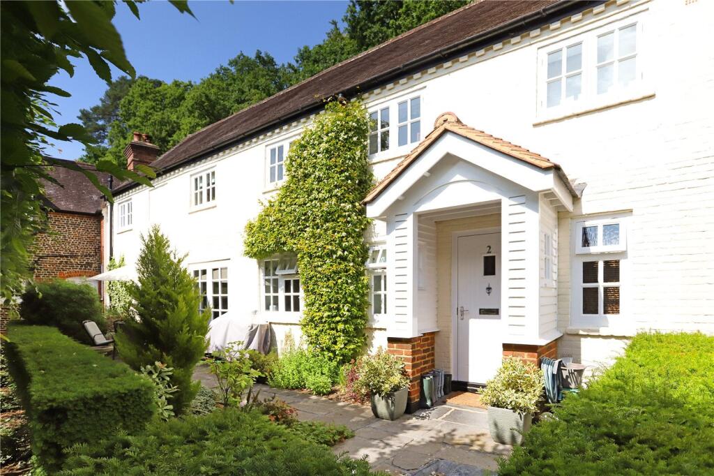 Main image of property: Moor Park House Way, Farnham, Surrey, GU10