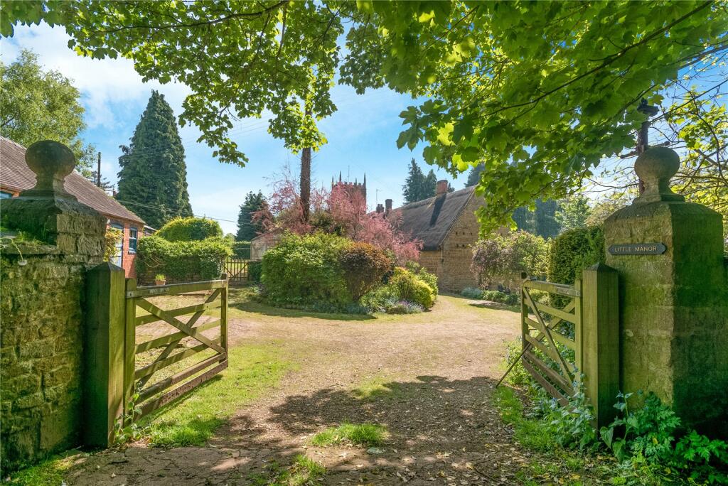 4 bedroom house for sale in Church Street, Wroxton, Banbury, Oxfordshire, OX15