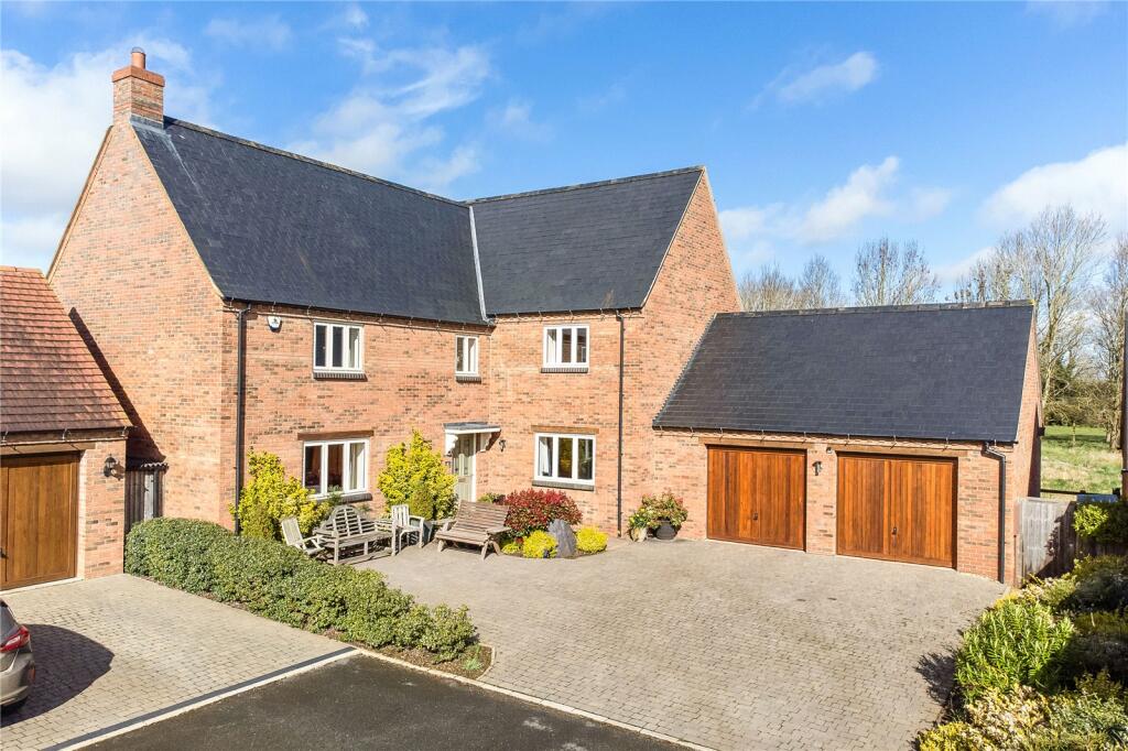 4 bedroom detached house for sale in Quarry Close, Eydon, Daventry