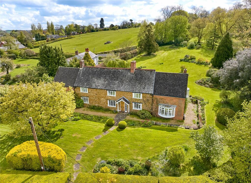 4 bedroom detached house for sale in Lower End, Priors Hardwick