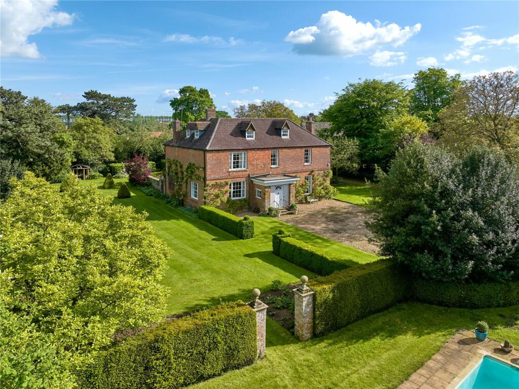 6 bedroom detached house for sale in Aston Le Walls, Daventry