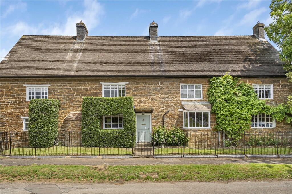 Main image of property: Westhorpe Lane, Byfield, Daventry, Northamptonshire, NN11