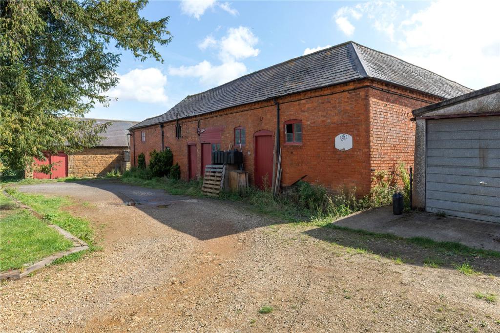 6 bedroom detached house for sale in The Slade, Fenny Compton, Southam