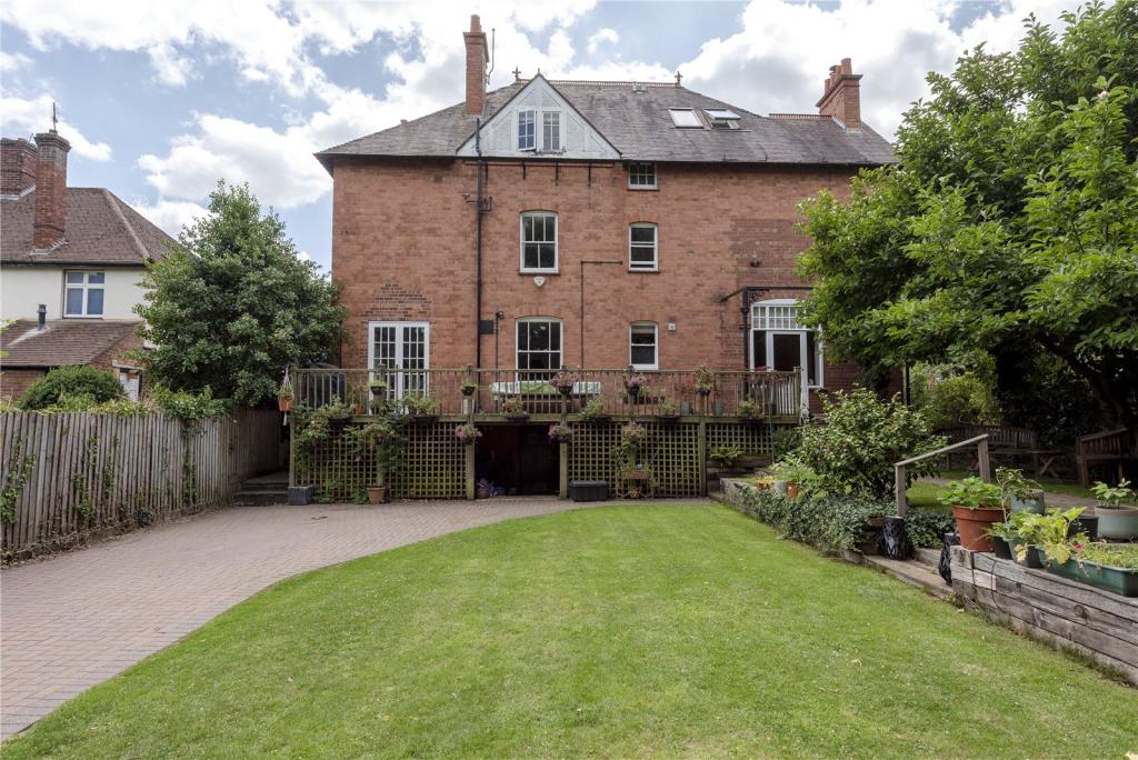 6 bedroom detached house for sale in Dashwood Road, Banbury