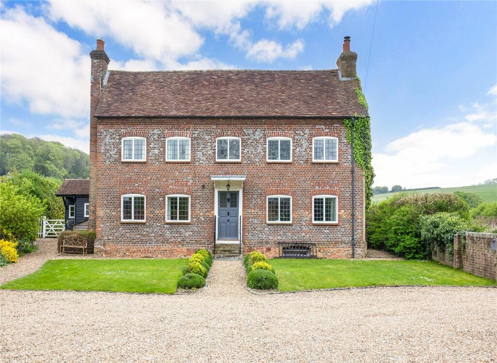 5 bedroom detached house for sale in Hatches Lane, Great Missenden