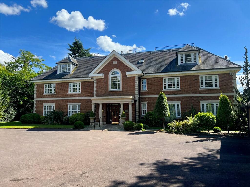 3 bedroom penthouse for sale in Grove Road, Beaconsfield