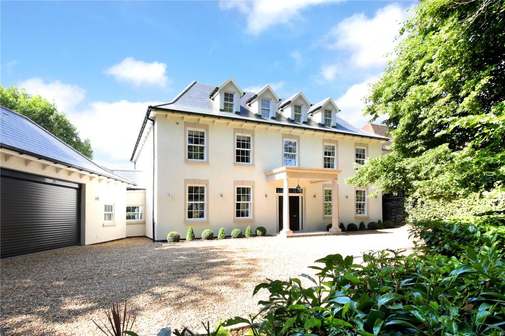 5 bedroom detached house for sale in Woodhill Avenue, Gerrards Cross
