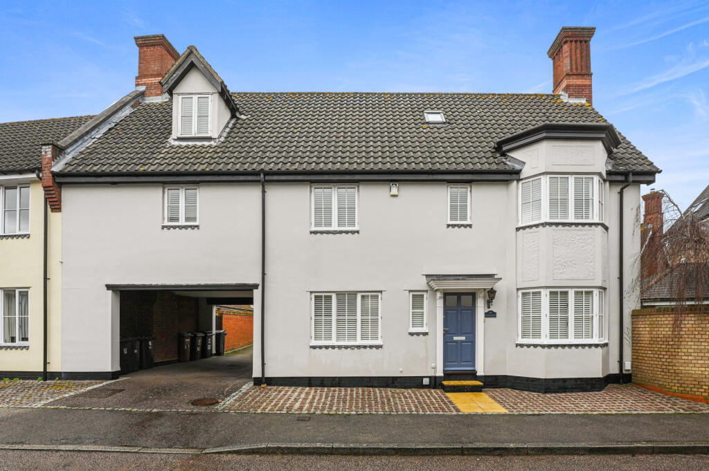 4 bedroom link detached house for sale in The Shearers,