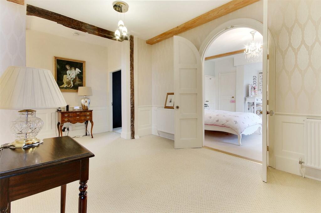 6 bedroom detached house for sale in Blackhouse Hill, Newington