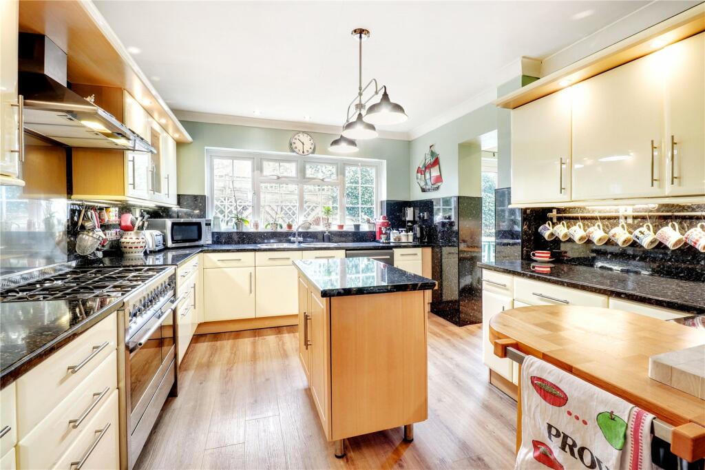 4 bedroom detached house for sale in Glengorse, Battle, East Sussex, TN33