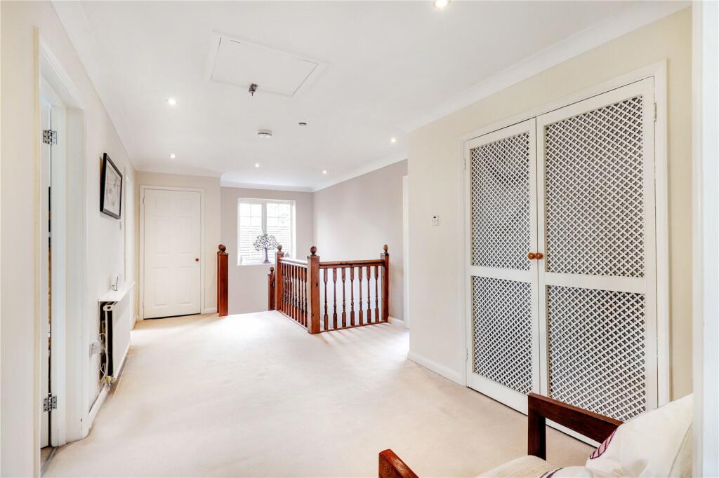 4 bedroom detached house for sale in Glengorse, Battle, East Sussex, TN33