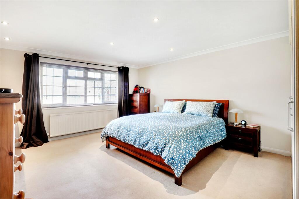 4 bedroom detached house for sale in Glengorse, Battle, East Sussex, TN33