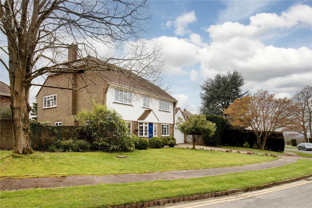 4 bedroom detached house for sale in Glengorse, Battle, East Sussex, TN33