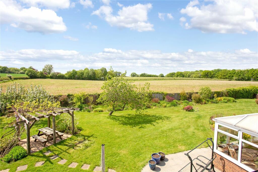 4 bedroom detached house for sale in Pagehurst Road, Staplehurst