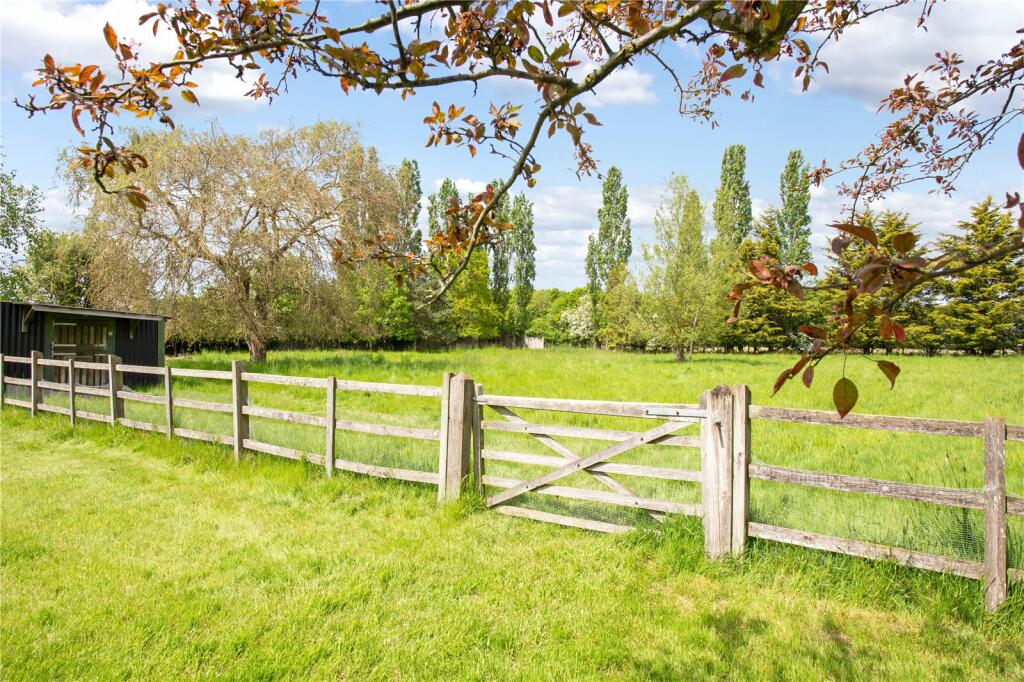 4 bedroom detached house for sale in Pagehurst Road, Staplehurst