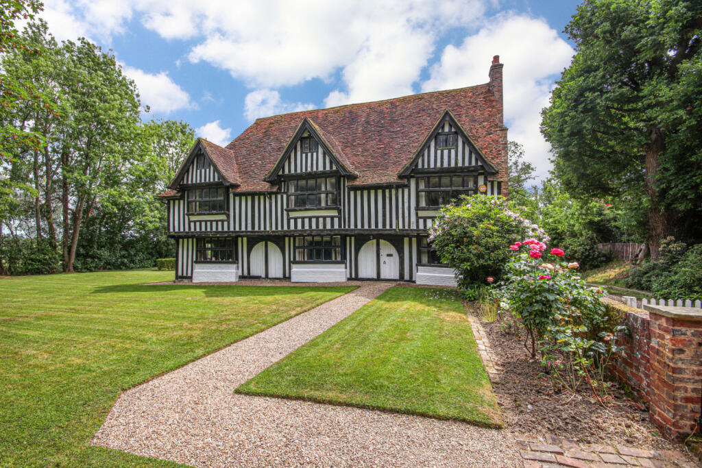 4 bedroom detached house for sale in Rye Road, Hawkhurst, Cranbrook