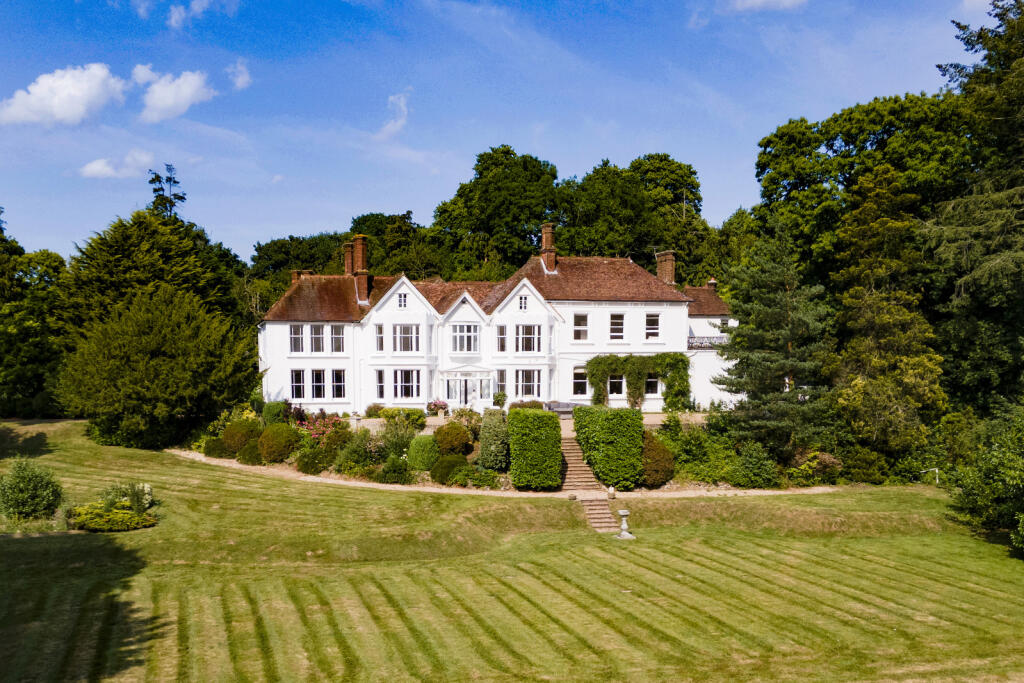6 bedroom detached house for sale in Flimwell, Wadhurst, East Sussex, TN5