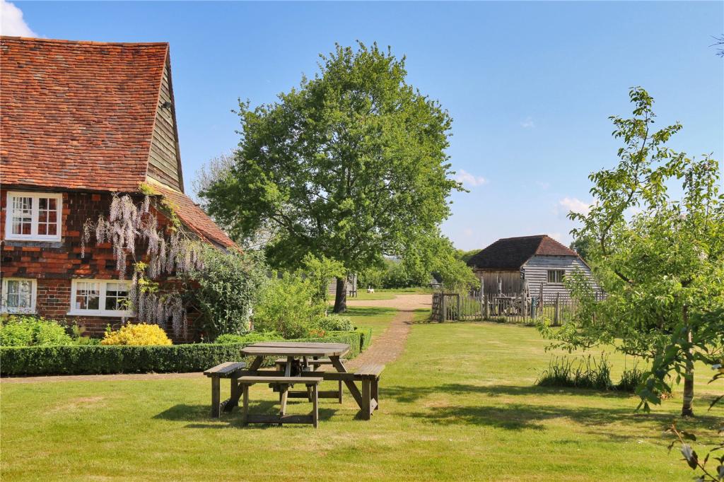 5 bedroom detached house for sale in Couchman Green Lane, Staplehurst