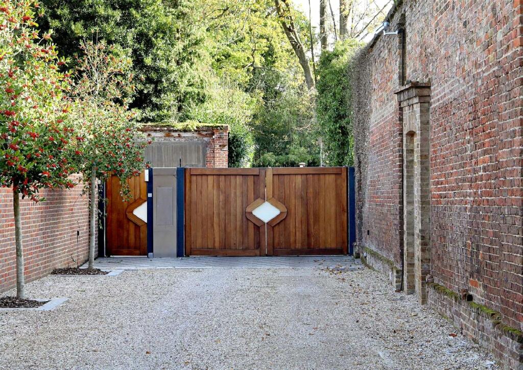 5 bedroom detached house for sale in Claremont Drive, Esher, Surrey, KT10