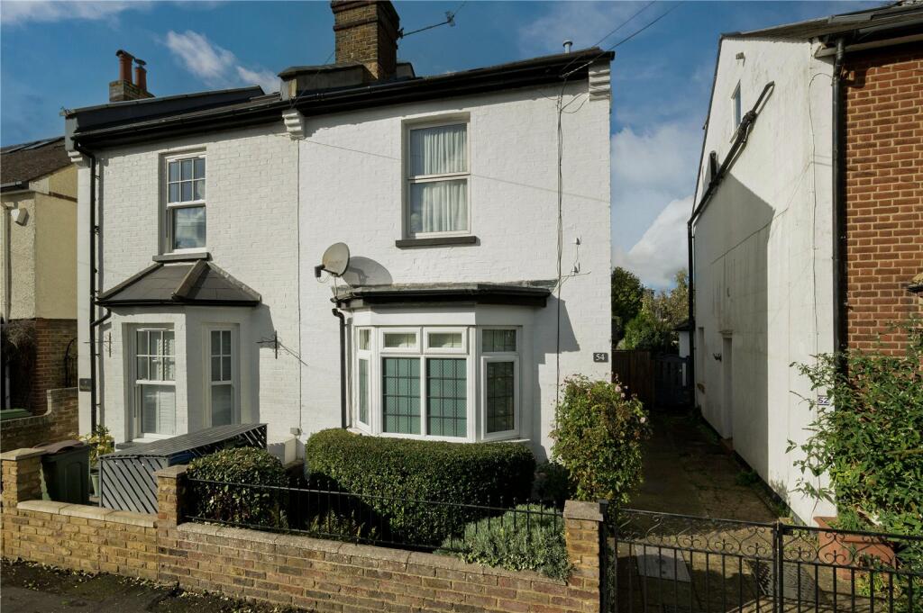 3 bedroom semidetached house for sale in Weston Park, Thames Ditton