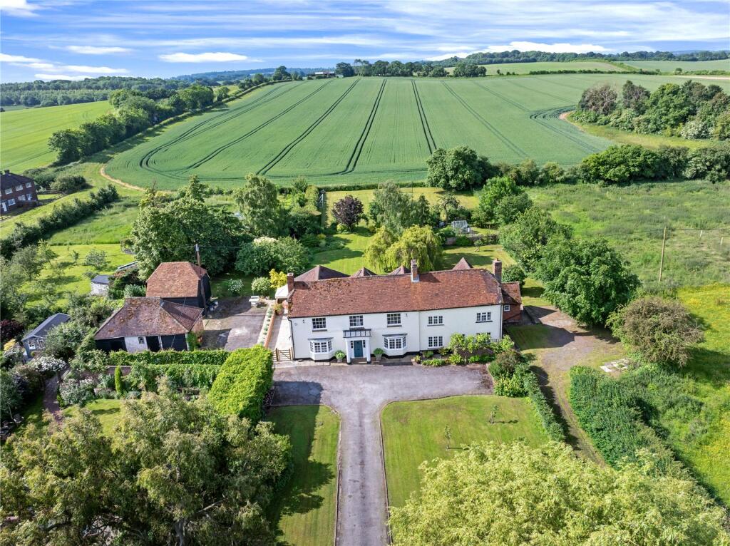 6 bedroom detached house for sale in Rye Common, Odiham, Hook