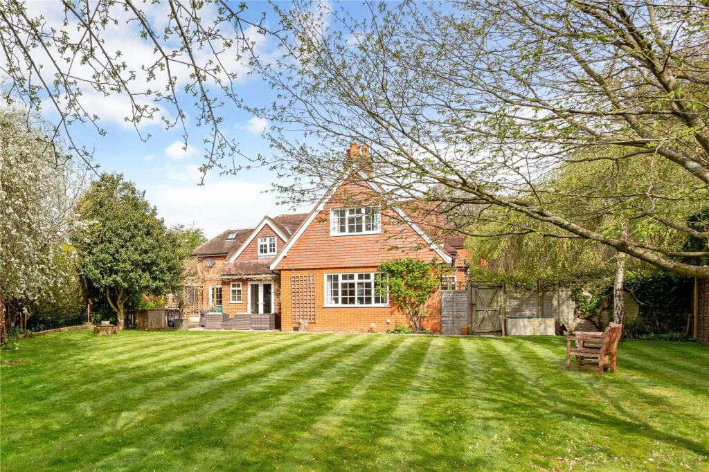 4 bedroom detached house for sale in Wedmans Lane, Rotherwick, Hook