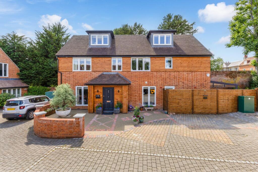 Main image of property: West Street, Farnham, Surrey, GU9