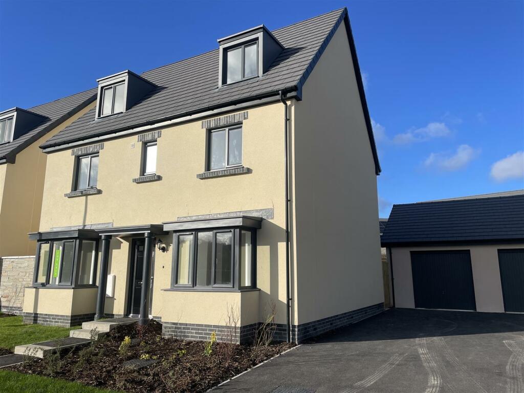 5 bedroom detached house for sale in Okehampton, EX20