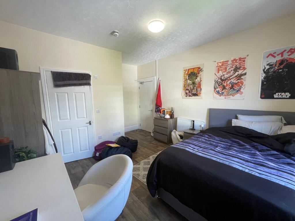 Main image of property: 45 Connaught Avenue Top Floor Flat