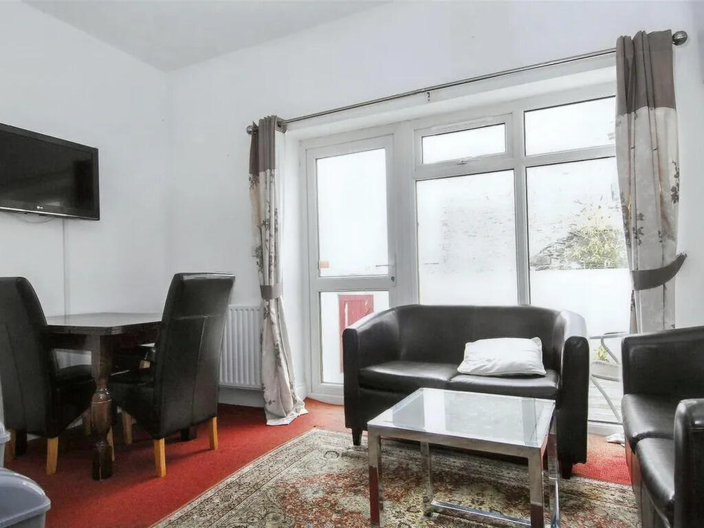 Main image of property: 2 Guildford Street