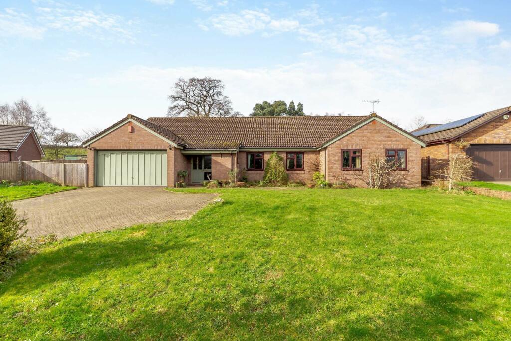 4 bedroom bungalow for sale in Castle Oak, Usk, NP15