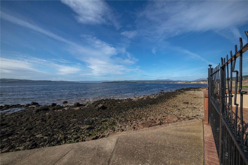 5 bedroom detached house for sale in Rockfort, The Gate House, 154 East